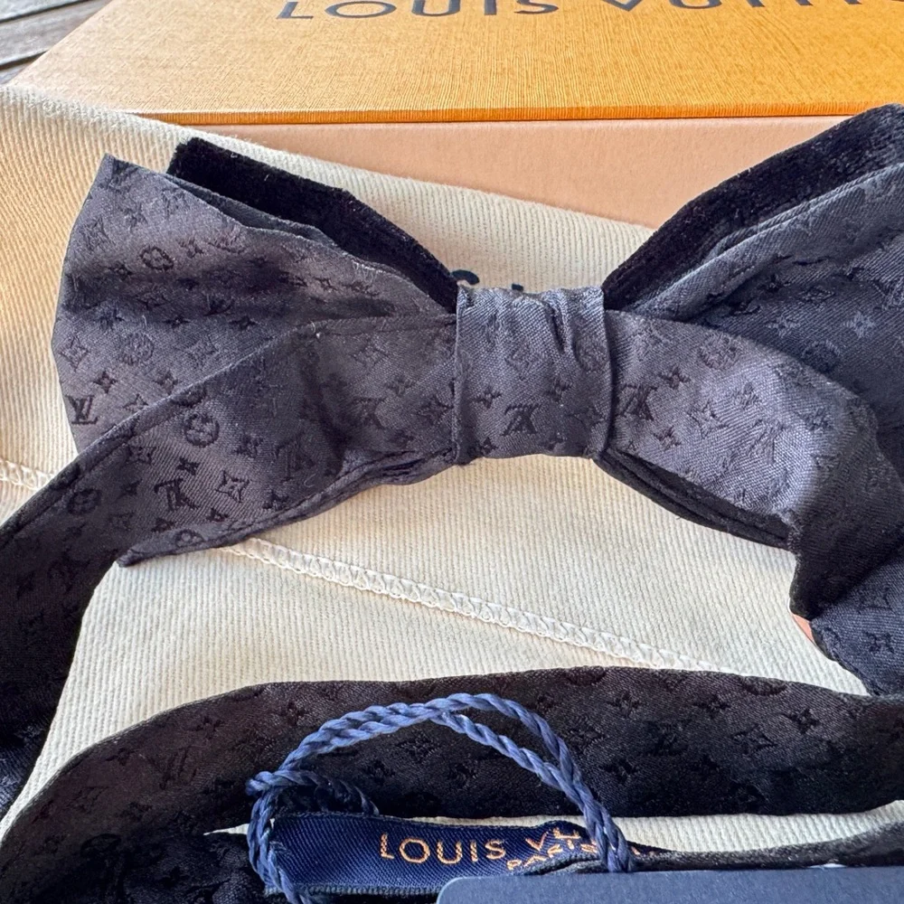 🔥LV VELVET 26’🔥💯🆕 RARE LOUIS VUITTON MONOGRAM BLACK TIE BOW TIE STUNNING - Picture 5 of 16